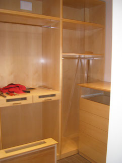 Módulo de armario con perchas